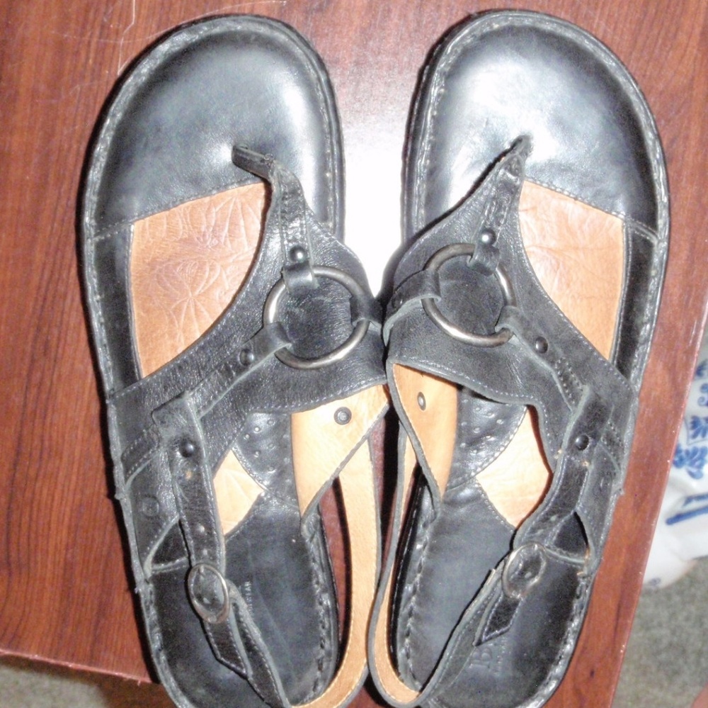 Born sandals